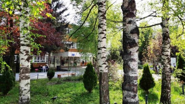 НАЈТРАЖЕНИЈИ ЕКОНОМИЈА И ГИМНАЗИЈЕ: У средње школе у Српској уписано више од девет хиљада ученика НАЈТРАЖЕНИЈИ ЕКОНОМИЈА И ГИМНАЗИЈЕ: У средње школе у Српској уписано више од девет хиљада ученика
