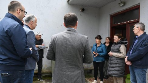 НЕДОПУСТИВИ ПРОГОН У 21. ВЕКУ: Делегација Српске листе посетила расељена и избегла лица у општини Лепосавић НЕДОПУСТИВИ ПРОГОН У 21. ВЕКУ: Делегација Српске листе посетила расељена и избегла лица у општини Лепосавић