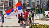 OBELEŽILI ZAVRŠETAK ŠKOLSKE GODINE: Defile osnovaca i srednjoškolaca iz Severne Mitrovice i Zvečana