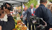 ВУЧИЋ У ГРЉАНУ: Људи хоће да реше питање канализације и да уреде атарске путеве (ФОТО/ВИДЕО)