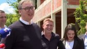 VUČIĆ U KOSJERIĆU: Predsednik u poseti domaćinstvu Rstića - Ovo mi uliva ogromnu nadu, ovi ljudi veruju u sebe (FOTO/VIDEO)
