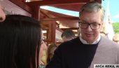 ЉУБИТЕ ВИ ДУШАНА, А МИ ЋЕМО ДА НАЂЕМО РЕШЕЊЕ: Емотиван сусрет мајке оболелог детета и Вучића ЉУБИТЕ ВИ ДУШАНА, А МИ ЋЕМО ДА НАЂЕМО РЕШЕЊЕ: Емотиван сусрет мајке оболелог детета и Вучића