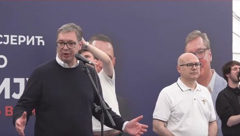 ВУЧИЋ У КОСЈЕРИЋУ: Председник са грађанима у селу Сеча Река (ФОТО/ВИДЕО)