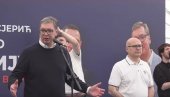 VUČIĆ U KOSJERIĆU: Predsednik sa građanima u selu Seča Reka (FOTO/VIDEO)