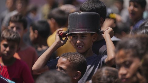 NEKI SU ČEKALI U REDU ZA HRANU: U pojasu Gaze danas ubijeno najmanje 30 Palestinaca