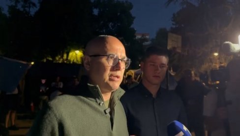 VUČEVIĆ U POSETI STUDENTIMA KOJI ŽELE DA UČE! Došao sam da ih podržim u borbi za slobodu učenja koja im je oduzeta i gledamo finale LŠ VUČEVIĆ U POSETI STUDENTIMA KOJI ŽELE DA UČE! Došao sam da ih podržim u borbi za slobodu učenja koja im je oduzeta i gledamo finale LŠ