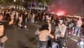 ЛУДНИЦА НА УЛИЦАМА ГРАДА СВЕТЛОСТИ: Париз слави прву титулу ЛУДНИЦА НА УЛИЦАМА ГРАДА СВЕТЛОСТИ: Париз слави прву титулу