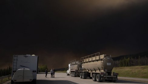 VANREDNO STANJE U KANADI: 187 aktivnih požara, preko 26 hiljada ljudi evakuisano (FOTO)