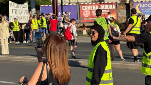 ЊИХ 300 ЈЕ БЛОКИРАЛО ПАНЧЕВО Младеновић: Демократија се брани тако што се 250.000 људи из Ј. Баната држе као таоци (ФОТО)