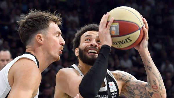 ХВАЛА, УВЕК ЋЕШ БИТИ ДЕО НАШЕ ПОРОДИЦЕ! КК Дубаи се опростио од Србина