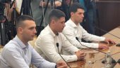 СТУДЕНТИ КОЈИ ЖЕЛЕ ДА УЧЕ: Након разговора са колегама одлука о штрајку СТУДЕНТИ КОЈИ ЖЕЛЕ ДА УЧЕ: Након разговора са колегама одлука о штрајку