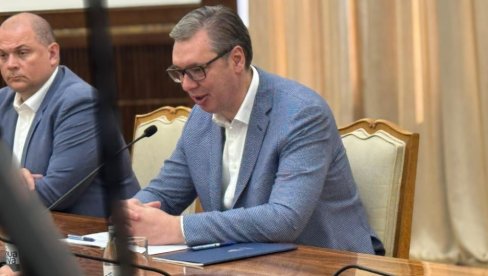 ЖЕЛИМ ДА ЧУЈЕМ ВАШЕ ПРОБЛЕМЕ Вучић са студентима који желе да уче (ВИДЕО) ЖЕЛИМ ДА ЧУЈЕМ ВАШЕ ПРОБЛЕМЕ Вучић са студентима који желе да уче (ВИДЕО)