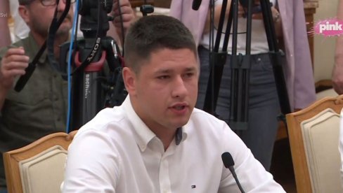 БЛОКАДЕРИ УНИШТИЛИ ГОДИНУ КОЈА ЈЕ НЕНАДОКНАДИВА Павловић: Једноставно немамо куда и зато смо се одлучили на последњи корак - штрајк глађу БЛОКАДЕРИ УНИШТИЛИ ГОДИНУ КОЈА ЈЕ НЕНАДОКНАДИВА Павловић: Једноставно немамо куда и зато смо се одлучили на последњи корак - штрајк глађу