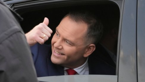 UKRAJINCI GA NE VOLE, RUSI NE PODNOSE, A ON... Novi predsednik Poljske se zahvalio navijačima na pobedi na izborima! UKRAJINCI GA NE VOLE, RUSI NE PODNOSE, A ON... Novi predsednik Poljske se zahvalio navijačima na pobedi na izborima!