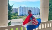 STUDENT SA ŠAHOVNICOM NA RAMENIMA HOĆE RADIKALIZACIJU BLOKADA: Sastajao se sa Piculom - nagovara na sukobe sa policijom
