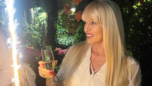 UŽIVA U SLAVLJU: Branka Sovrlić glamurozno proslavila rođendan (FOTO) UŽIVA U SLAVLJU: Branka Sovrlić glamurozno proslavila rođendan (FOTO)