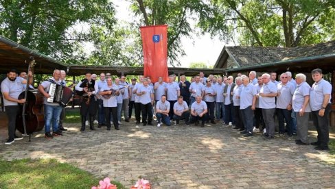 МУЛТИПИЈАНДУРЕ НЕ ПРАВЕ ЕКСЦЕСЕ: Код Куле се по традицији окупљају чланови БИСКАП, љубитељи добре капљице, расположења и боемског живота