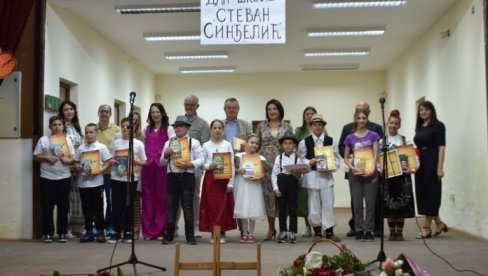 OŠ „STEVAN SINĐELIĆ“ PROSLAVILA DAN ŠKOLE: Najuspešnijim nastavnicima i učenicima uručene diplome OŠ „STEVAN SINĐELIĆ“ PROSLAVILA DAN ŠKOLE: Najuspešnijim nastavnicima i učenicima uručene diplome