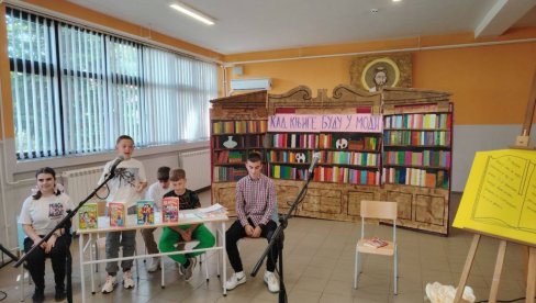 „KAD KNJIGE BUDU U MODI“: Osnovci obeležili Dan škole (FOTO) „KAD KNJIGE BUDU U MODI“: Osnovci obeležili Dan škole (FOTO)