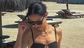 ANA IVANOVIĆ U NAJPROVOKATIVNIJEM KUPAĆEM IKADA: E ovako se slavi sloboda! (FOTO)