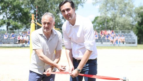 ТРЕНИНГ ЦЕНТАР НА АДИ ЦИГАНЛИЈИ: Зоран Гајић и Ђула Мештер свечано отворили шест терена за одбојку на песку