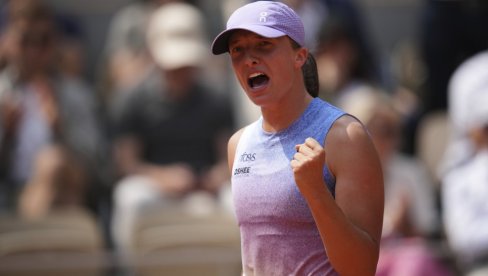 ŠVJONTEK NA DVA KORAKA OD ODBRANE TITULE: Poljakinja se plasirala u polufinale Rolan Garosa
