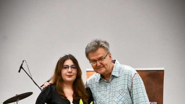 СТИХОВИ БУНТА И ПРКОСА: Лауреат 62.Дисовог пролећа песник Небојша Васовић СТИХОВИ БУНТА И ПРКОСА: Лауреат 62.Дисовог пролећа песник Небојша Васовић