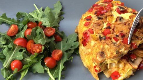 POČASTITE SEBE SNAŽNIM NALETOM UKUSA: Omlet sa povrćem i sirom POČASTITE SEBE SNAŽNIM NALETOM UKUSA: Omlet sa povrćem i sirom
