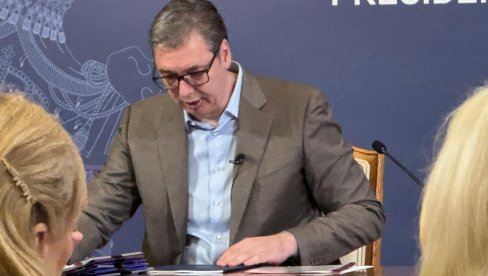 ВУЧИЋ СЕ ВАНРЕДНО ОБРАЋА ЈАВНОСТИ: Председник открива шта се догађа са обојеном револуцијом