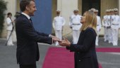 MELONI PORUČILA: Italija može da bude isključivo jednak partner Francuskoj i Nemačkoj MELONI PORUČILA: Italija može da bude isključivo jednak partner Francuskoj i Nemačkoj