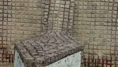 УКРАЛИ СОЛУНЦА И ПАРТИЗАНА: Код Уба оскрнављен споменик борцима из оба светска рата, статуе тешке око 300 килограма УКРАЛИ СОЛУНЦА И ПАРТИЗАНА: Код Уба оскрнављен споменик борцима из оба светска рата, статуе тешке око 300 килограма