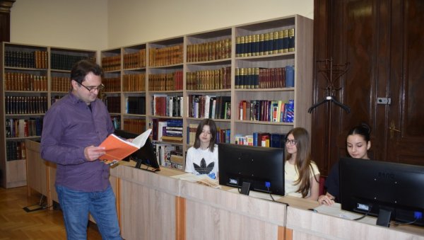 ПРИПРЕМЕ ЗА ПРИЈЕМНИ: Библиотека у Кикинди деценију организује рад са осмацима ПРИПРЕМЕ ЗА ПРИЈЕМНИ: Библиотека у Кикинди деценију организује рад са осмацима
