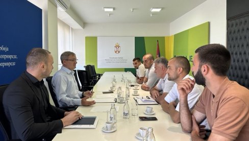 I UREDBOM DO FER OTKUPNIH CENA MLEKA: Ministar Glamočić razgovarao sa predstavnicima Udruženja proizvođača mleka Mačvanskog okruga
