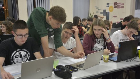 MINISTARSTVO PROSVETE RASPISALO KONKURS: Evo ko ima pravo na učeničke kredite i stipendije MINISTARSTVO PROSVETE RASPISALO KONKURS: Evo ko ima pravo na učeničke kredite i stipendije