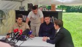 Брнабић у посети нападнутим студентима у Пионирском парку (ВИДЕО)