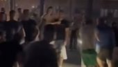ЧЕКАЈУ ГА У ЗАСЕДИ, А ОНДА ГА КРВНИЧКИ УДАРАЈУ ПЕСНИЦАМА: Нови снимак бруталног напада на Милоша Павловића (ВИДЕО)