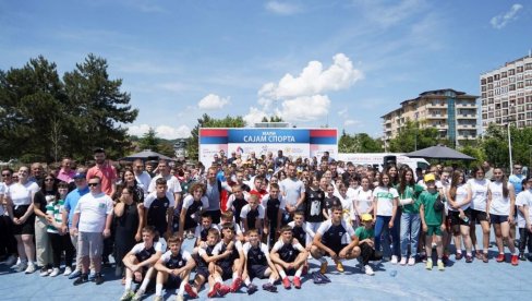 PRAZNIK SPORTA U NOVOM PAZARU: Mali sajam organizovan na radost najmlađih učesnika PRAZNIK SPORTA U NOVOM PAZARU: Mali sajam organizovan na radost najmlađih učesnika