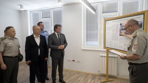 IZGRAĐEN NOVI OBJEKAT VOJNE ŠTAMPARIJE Gašić: Ulaganje u infrastrukturu jedan od prioritetnih zadataka IZGRAĐEN NOVI OBJEKAT VOJNE ŠTAMPARIJE Gašić: Ulaganje u infrastrukturu jedan od prioritetnih zadataka