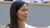 АНА ИВАНОВИЋ ОЧАЈНА: Моли фанове за помоћ (ВИДЕО) АНА ИВАНОВИЋ ОЧАЈНА: Моли фанове за помоћ (ВИДЕО)