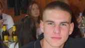 МАЈКА ПРОНАШЛА МРТВОГ СИНА (21) КАД СЕ ВРАЋАЛА СА ПОСЛА: Трагедија код Зрењанина МАЈКА ПРОНАШЛА МРТВОГ СИНА (21) КАД СЕ ВРАЋАЛА СА ПОСЛА: Трагедија код Зрењанина