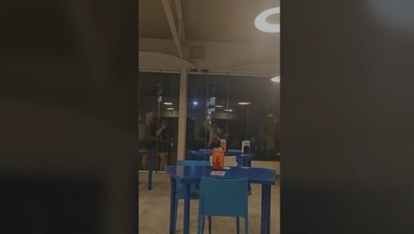 КАО У ХОРОР ФИЛМУ: Блокадери као нацистички зомбији насрнули на студенте (ВИДЕО)