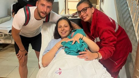 MAŠA URANILA DVE NEDELJE, PA STIGLA ZA 32 MINUTA: Ekipa Hitne pomoći iz Vrčina uspešno porodila trudnicu - na Autokomandi