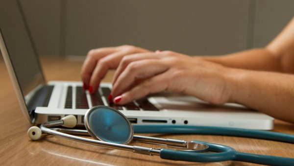ПРАВИЛНИК О Е-КАРТОНУ СТУПИО НА СНАГУ: Примена почиње 1. јануара, откривени сви детаљи ПРАВИЛНИК О Е-КАРТОНУ СТУПИО НА СНАГУ: Примена почиње 1. јануара, откривени сви детаљи