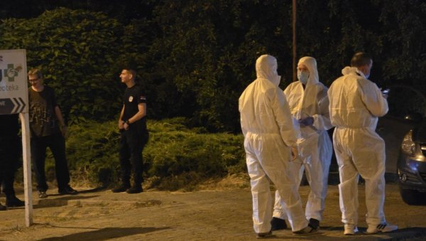 ИЗДАХНУЛА У КОЛИМА, НИЈЕ ЈОЈ ПРУЖИО ПОМОЋ? У Сремској Каменици приведен партнер (43) преминуле жене (50) ИЗДАХНУЛА У КОЛИМА, НИЈЕ ЈОЈ ПРУЖИО ПОМОЋ? У Сремској Каменици приведен партнер (43) преминуле жене (50)
