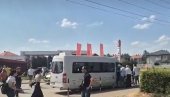 BLOKADERI NAPALI KOMBI SA RADNICIMA U ZAJEČARU BLOKADERI NAPALI KOMBI SA RADNICIMA U ZAJEČARU