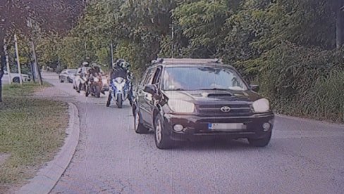 БАНДИТИ БЛОКАДЕРИ КРЕЋУ ЗА КОСЈЕРИЋ: Планирају нереде (ФОТО) БАНДИТИ БЛОКАДЕРИ КРЕЋУ ЗА КОСЈЕРИЋ: Планирају нереде (ФОТО)
