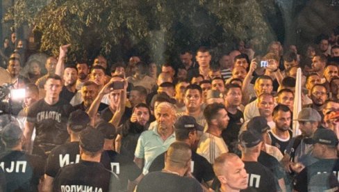 NA NADLEŽNE INSTITUCIJE APELUJEMO DA REAGUJU NA DIVLJANJE BLOKADERA: Oglasio se Opštinski odbor SNS Kosjerić NA NADLEŽNE INSTITUCIJE APELUJEMO DA REAGUJU NA DIVLJANJE BLOKADERA: Oglasio se Opštinski odbor SNS Kosjerić