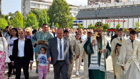 ЛЕСКОВАЦ ОБЕЛЕЖИО СЛАВУ ГРАДА: Свечаност поводом једног од највећих хришћанских празника ЛЕСКОВАЦ ОБЕЛЕЖИО СЛАВУ ГРАДА: Свечаност поводом једног од највећих хришћанских празника