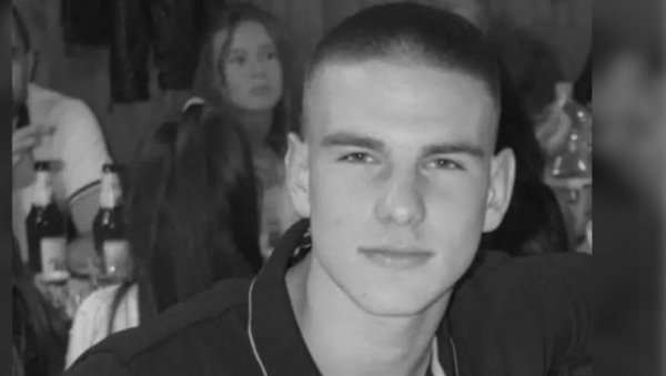 ВУКАН НА МОТОРУ ПОГИНУО НЕДАЛЕКО ОД КУЋЕ: Породица и пријатељи младог фудбалера из Александрова и даље неутешни ВУКАН НА МОТОРУ ПОГИНУО НЕДАЛЕКО ОД КУЋЕ: Породица и пријатељи младог фудбалера из Александрова и даље неутешни