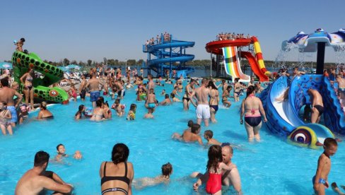 АКВА ПАРК ЈУГОВО У СМЕДЕРЕВУ ОТВОРЕН ОВОГ ВИКЕНДА: Сутра отварање и градског базена на Спортском центру